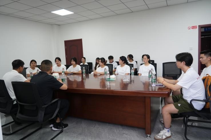 成都大學(xué)陽光筑夢志愿服務(wù)團(tuán)隊參觀仁壽縣第三城市生活污水處理廠，深入了解污水處理工藝