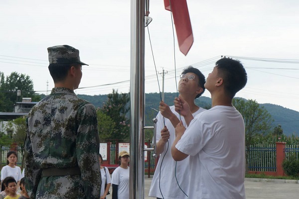 七七事變，勿忘國恥，崇陽支教團(tuán)隊帶領(lǐng)支教學(xué)生緬懷先烈