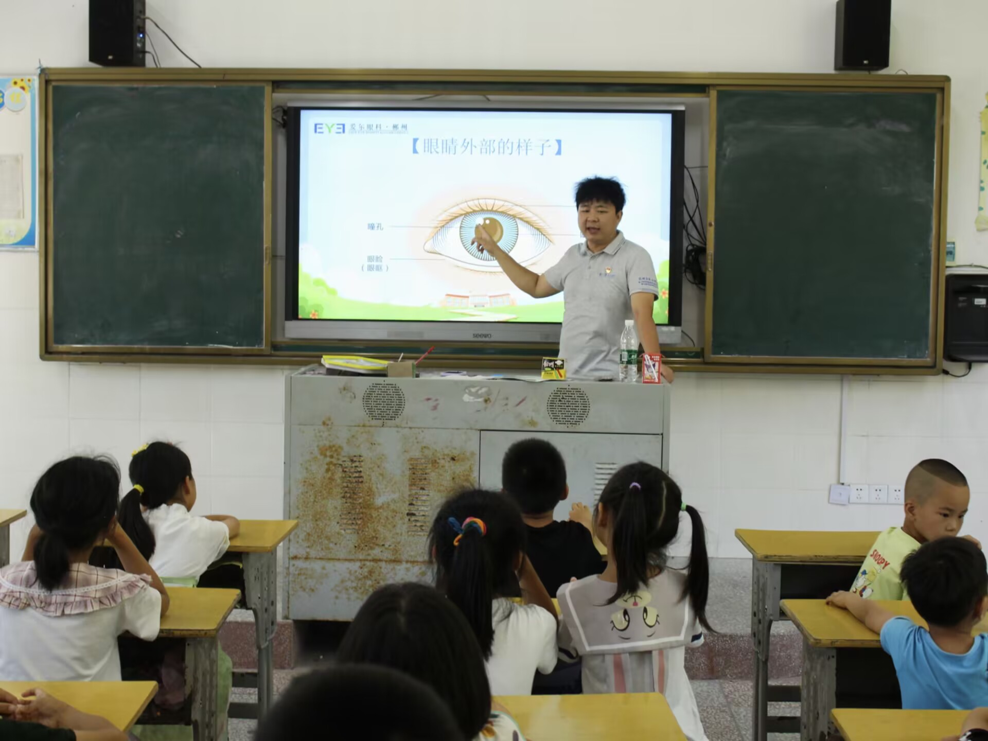 湘南學(xué)院藥學(xué)院實(shí)踐隊(duì)聯(lián)合郴州愛(ài)爾眼科開(kāi)展眼科義診活動(dòng)