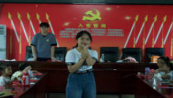 心手相牽，與愛“童”在 ——紡織服裝學(xué)院“東‘紡’紅”實(shí)踐團(tuán)共繪鋪坪留守兒童七彩課堂