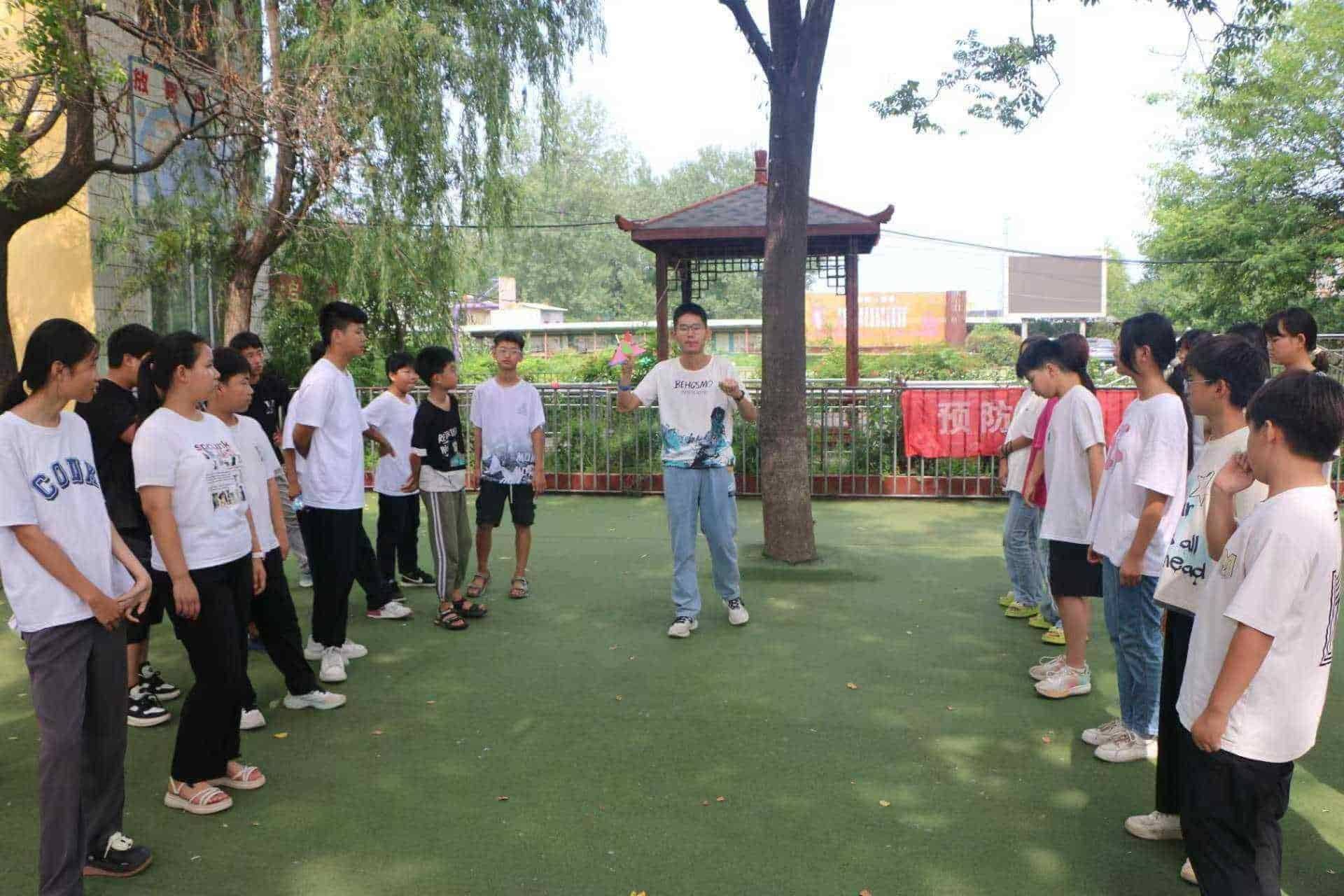 七巧板中智慧生，支教團(tuán)里愛(ài)心濃