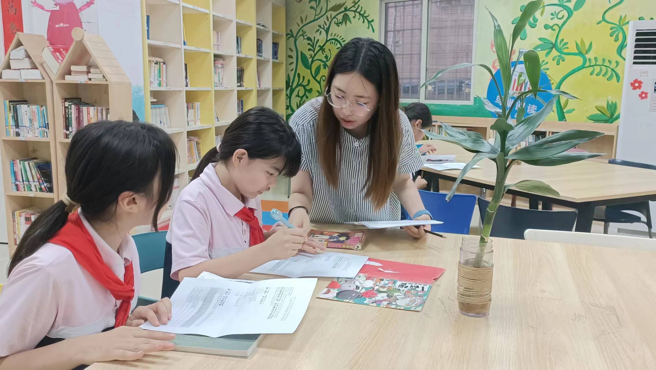 青春助力鄉(xiāng)村振興：廈大學(xué)子走進(jìn)鄉(xiāng)村公益圖書館