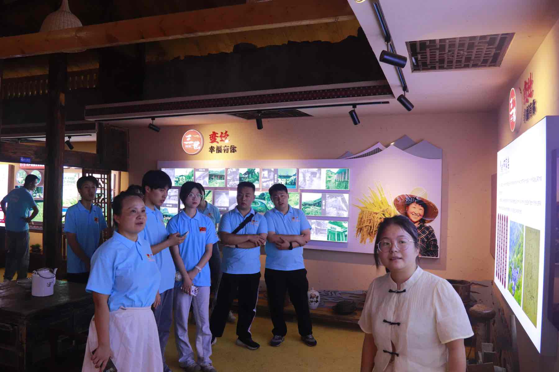 民族團結(jié)筑夢行，鄉(xiāng)村振興煥新彩