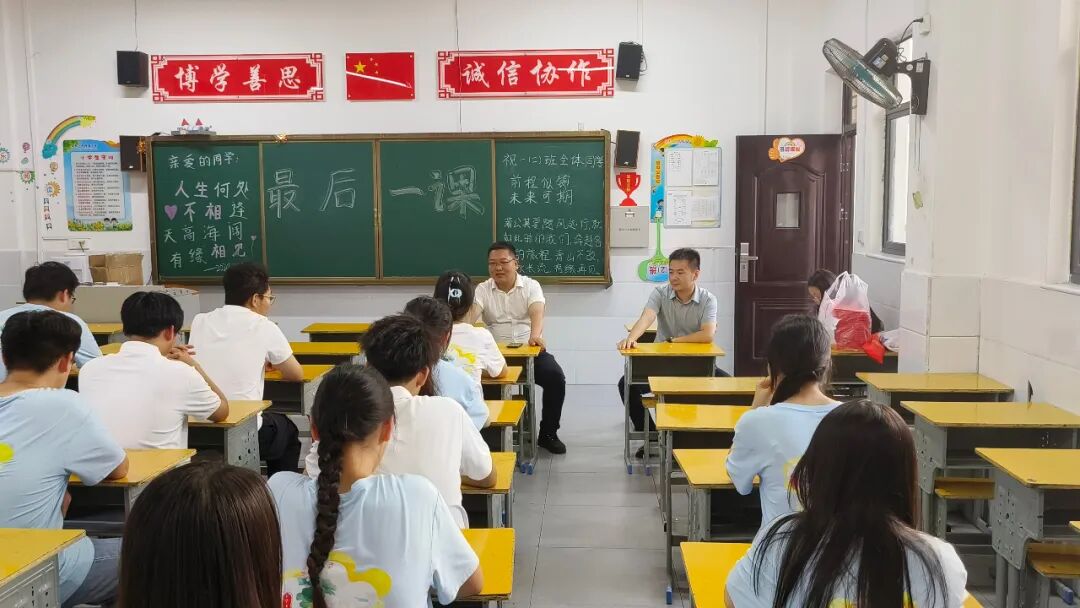“書香潤童心，青春綻曙光”——武昌理工學(xué)院云夢書韻志愿行圓滿落幕