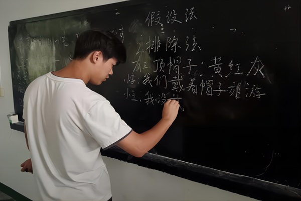 暑期社會實(shí)踐：武昌理工學(xué)院“青春筑夢”通城志愿服務(wù)隊(duì)開展推理特色課程