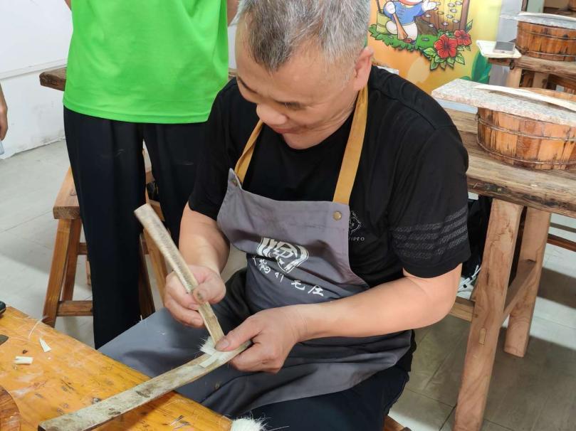 墨韻悠長，體驗非凡——“寶葫蘆”實踐團隊 走進徐華榮毛筆研學(xué)坊