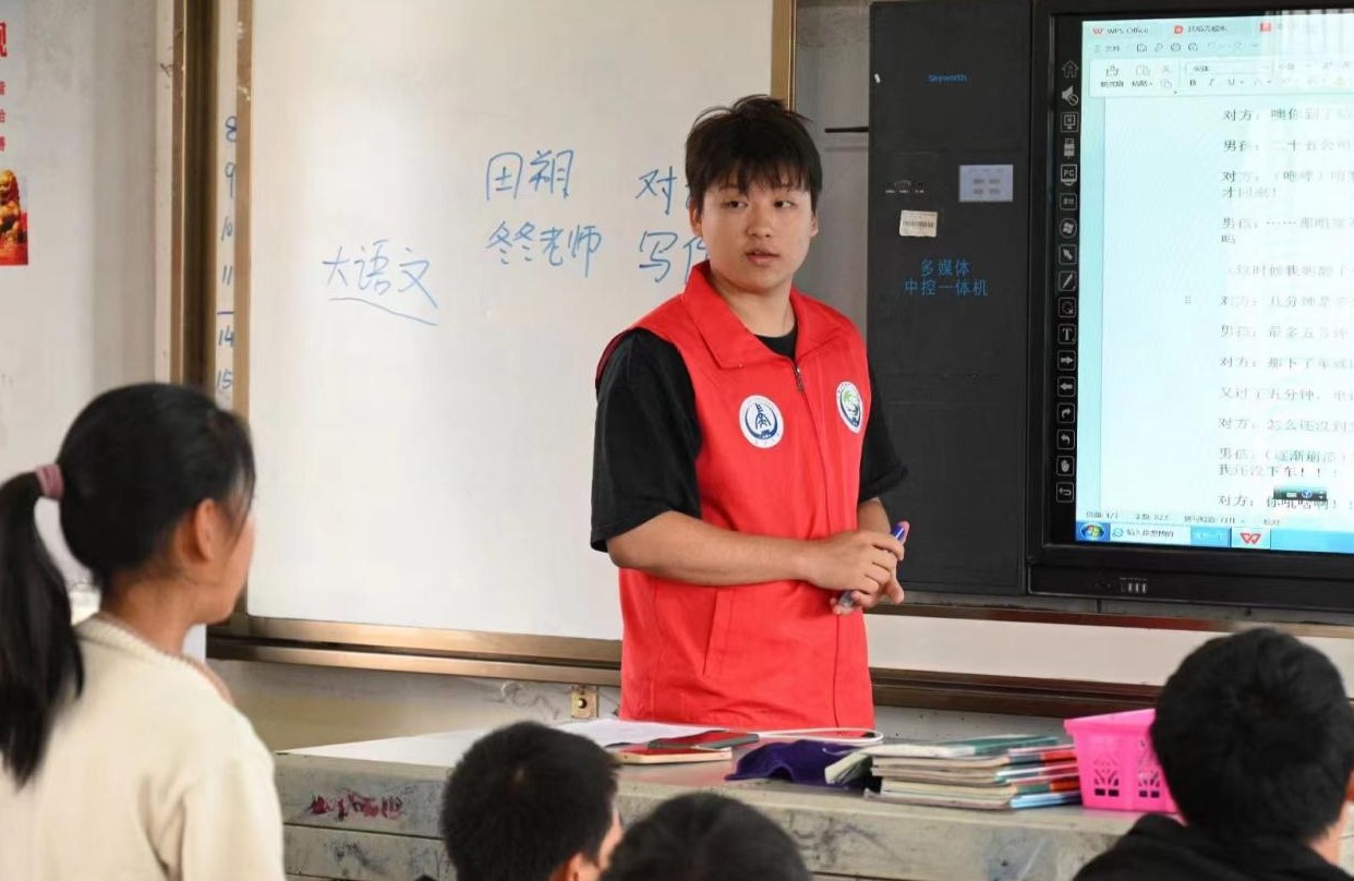 長安大學(xué)學(xué)子三下鄉(xiāng) | 青春實(shí)踐求真知，文化進(jìn)村育新風(fēng)