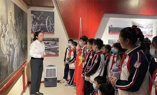 張家界民族小學(xué)走進湘鄂川黔革命根據(jù)地紀(jì)念館開展社會