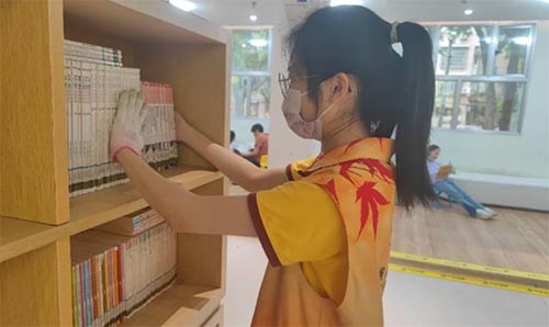 商學(xué)院5月20日開展“共沐書香，閱見美好”志愿活動(dòng)